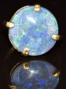 An 18ct gold ring set with an opal triplet, 3.2g, size J