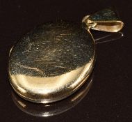 A 9ct gold oval locket, 7.7g, 3.4cm