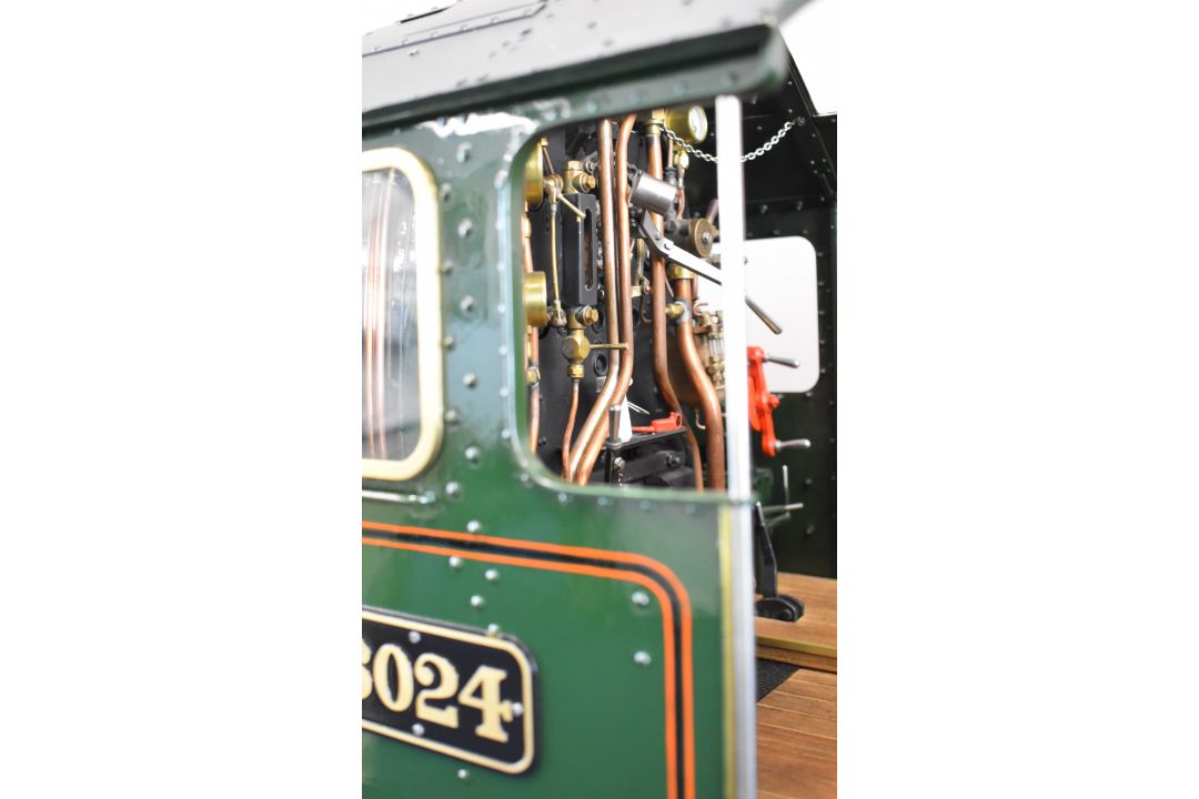 Exhibition standard 7¼ inch gauge 1.5 inch to the foot live steam 4-6-0 British Railways, ex GWR - Image 11 of 68