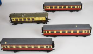Four 0 gauge model railway metal and plastic passenger carriages to include Hornby Pullman Arcadia.