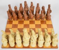 Resin chess set in the form of heraldic beasts, height of king 16cm, together with a Didatto (Italy)