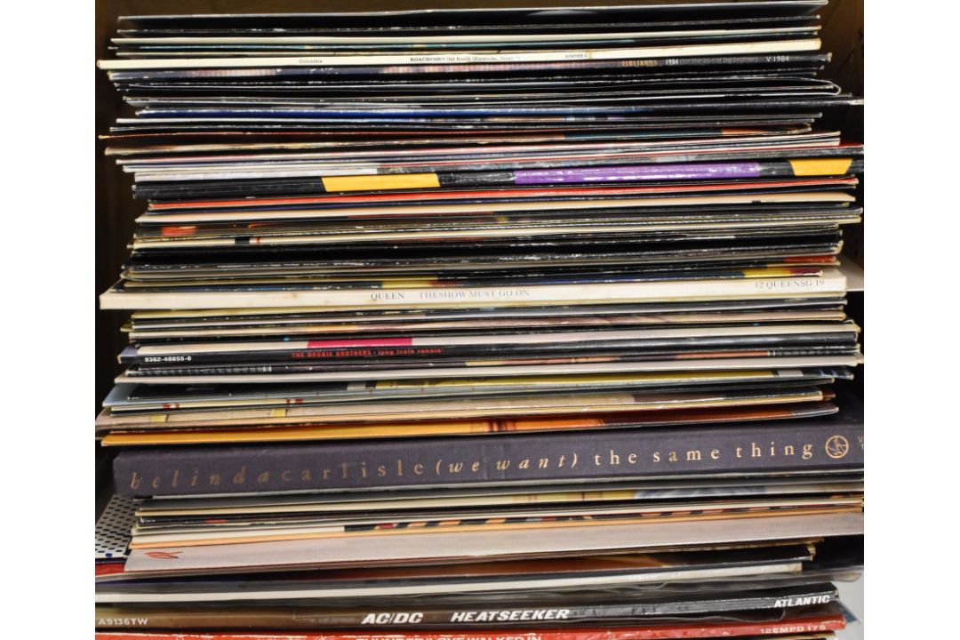 Mainly 1980's collection of Rock and Pop records including twelve picture discs, one 10" single - Image 4 of 4