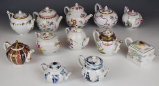 Victoria and Albert Museum / Franklin Mint collector's teapots including Worcester, Chelsea,