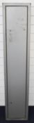 Metal shotgun or rifle gun cabinet, 131 x 28 x 25cm.
