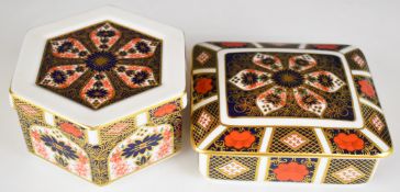 Royal Crown Derby Imari covered boxes decorated in the 1128 pattern, tallest 6cm