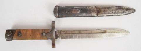 Italian 1938 pattern Mannlicher short rifle bayonet with wooden grips, a 17.5cm fullered blade and