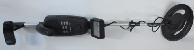 Metal detector model GC 1010, powered by 9 volt batteries