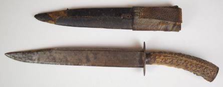 Hunting knife with horn or similar handle, 26.5cm blade and leather covered wooden scabbard.