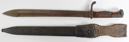 German WW1 98/05 pattern sawback bayonet with slatted wooden grips, flashguard, Waffenbrink makers