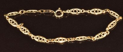 An 18ct gold filigree bracelet, 3.3g, 18.5cm