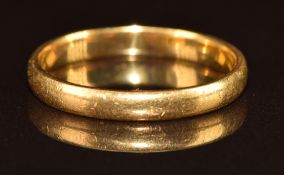 A 22ct gold wedding band / ring, 2.9g, size N