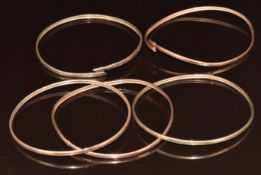 Russian style 9ct tri-coloured gold triple bangle and two other 9ct gold bangles (two damaged), 16.