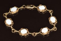 A 9ct gold bracelet set with opal cabochons, 11.6g, 19cm
