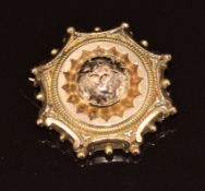 A 9ct gold mourning brooch, Birmingham 1886, 4.3g, 2.5cm