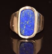 A 9ct gold ring set with lapis lazuli, 5.6g, size S