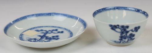 Two pieces of Chinese Nanking Cargo blue and white ceramics comprising a dish and a tea bowl, 11.5cm