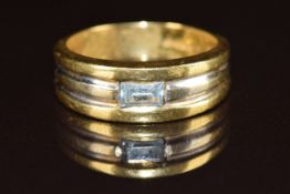 An 18ct gold ring set with an aquamarine, 7g, size P