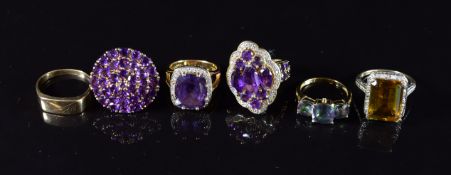 A 9ct gold ring set with mystic topaz, 9ct gold ring (6.5g, sizes P & U) and four silver gilt