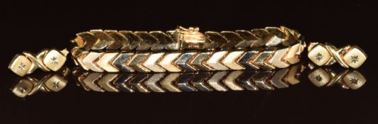 A 14k gold bracelet made up of 'V' shaped links (18cm) and a pair of 14k gold earrings with a matt