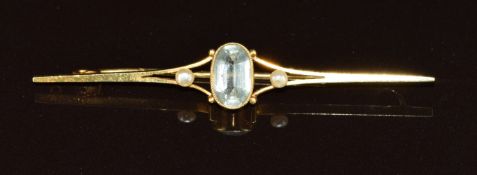 A 15ct gold brooch set with an oval cut aquamarine and pearls, 3.2g. 6cm