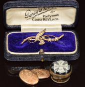 A 9ct gold brooch set with seed pearls in antique box, 9ct gold single cufflink (3g) and a Victorian