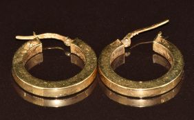 A pair of 18k gold hoop earrings, 3.5g, 2cm