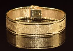An 18ct gold bracelet with textured decoration, 40.1g, 18.5cm