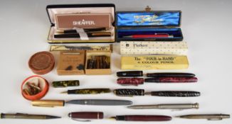 Fountain pens, propelling pens, nibs etc pens include Conway Stewart 28, hexagonal green marbled