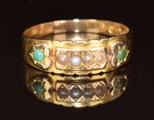 An early 20thC 15ct gold ring set with seed pearls and turquoise, 2g, size M