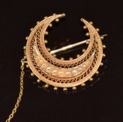Victorian 9ct gold crescent brooch set with seed pearls, 5.8g, 2.8cm