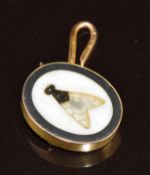 A c1900 yellow metal cufflink set with pietra dura depicting a fly, 2.1g, 1.6 x 1.3cm