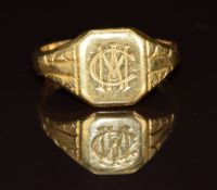 An 18ct gold signet ring, 5g, size M