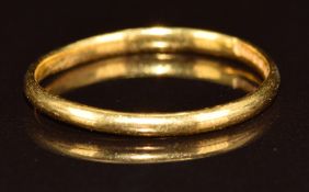 A 22ct gold wedding band / ring, 1.9g, size O