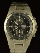 Seiko Titanium gentleman's chronograph wristwatch ref. 7T92-0ED0 with date aperture, luminous