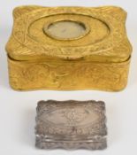 Victorian hallmarked silver snuff box with engraved decoration and gilt interior, Chester 1900,