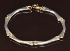 A 9ct white gold bracelet with yellow gold links and clasp, 16g, 18.5cm