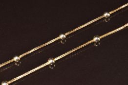 A 9ct gold necklace with sphere decoration, 5.6g, 38cm