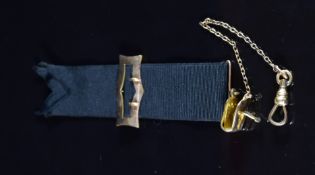 Victorian silk leontine with gilt fittings, 25cm