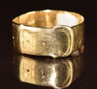 An 18ct gold buckle ring, 5.7g, size V