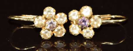 A pair of 18k gold earrings set with paste, 2.9g