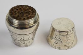 Georgian hallmarked silver nutmeg grater, of barrel form, London 1799, makers mark IT, length