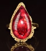 Victorian 9ct gold ring set with a foiled pear cut garnet cabochon, 6.8g, size N