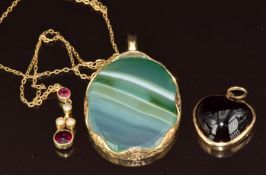 Edwardian 15ct gold pendant set with garnets and seed pearls (1.2g), 9ct gold pendant set with green