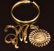 An 18ct gold brooch, 18ct gold pendant depicting a blindfolded woman (wheel of fortune) and a single
