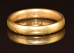 A 22ct gold wedding band / ring, 5.5g, size N