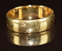 An 18ct gold wedding band / ring, 3g, size N