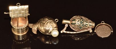 A 9ct gold charm in the form of a wishing well, 9ct gold charm / pendant in the form of a fish