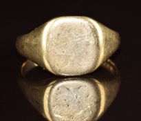 A 9ct gold signet ring, 4.2g, size Q