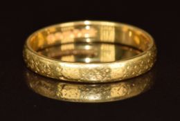 A 22ct gold wedding band / ring, 2.9g, size M