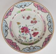 19thC Chinese famille rose plate with floral decoration, diameter 22cm